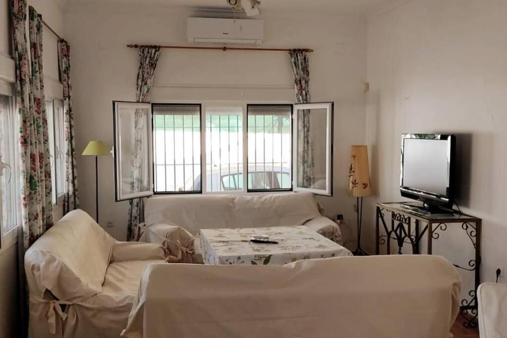 Sagrado Corazon - Chalet Con Piscina, A 25M Playa Sanlúcar de Barrameda Buitenkant foto